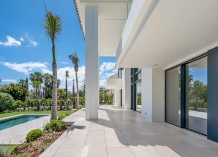 VILLA DE LUJO DE 6 DORMITORIOS CON AMPLIA PARCELA EN MARBELLA
