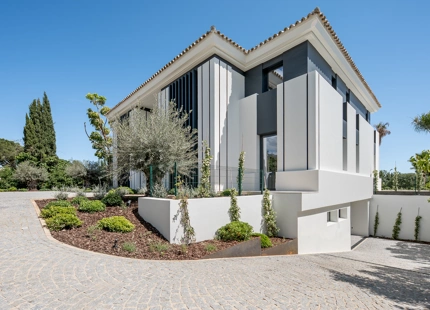VILLA DE LUJO DE 6 DORMITORIOS CON AMPLIA PARCELA EN MARBELLA