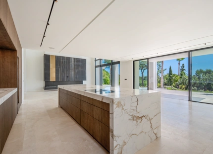 VILLA DE LUJO DE 6 DORMITORIOS CON AMPLIA PARCELA EN MARBELLA