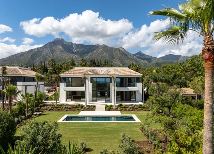 VILLA DE LUJO DE 6 DORMITORIOS CON AMPLIA PARCELA EN MARBELLA