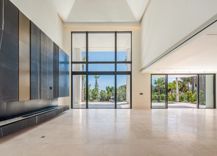 VILLA DE LUJO DE 6 DORMITORIOS CON AMPLIA PARCELA EN MARBELLA