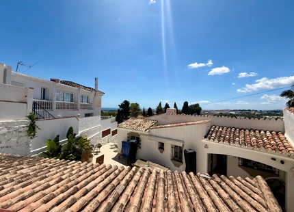 # Villa Independiente en Nueva Andalucía - Oportunidad Única