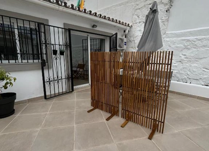 # Villa Independiente en Nueva Andalucía - Oportunidad Única