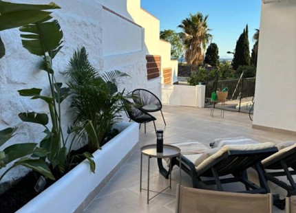 # Villa Independiente en Nueva Andalucía - Oportunidad Única