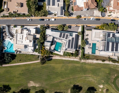 Villa en venta en La Alqueria, Benahavis