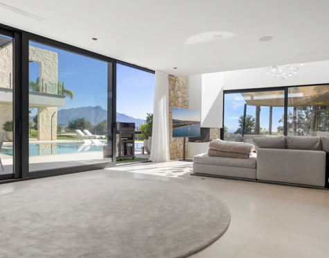 Villa en venta en La Alqueria, Benahavis
