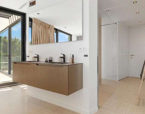 Villa en venta en La Alqueria, Benahavis