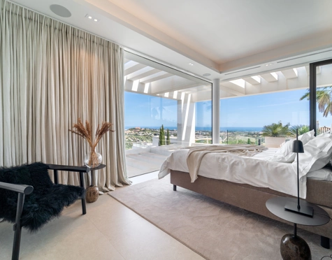 Villa for sale in El Herrojo, Benahavis