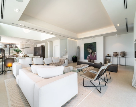 Villa for sale in El Herrojo, Benahavis