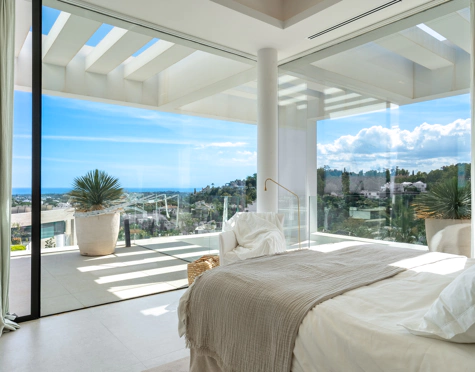 Villa for sale in El Herrojo, Benahavis