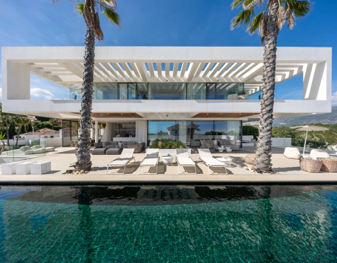Villa for sale in El Herrojo, Benahavis
