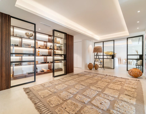 Villa for sale in El Herrojo, Benahavis