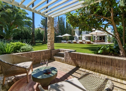EXCEPCIONAL VILLA EN PRIMERA LÍNEA DE GOLF DE 4 DORMITORIOS EN NUEVA ANDALUCÍA