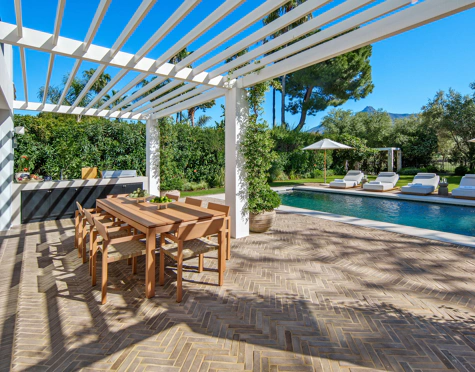 Villa en venta en Nueva Andalucia, Marbella