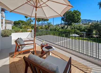 EXCEPCIONAL VILLA EN PRIMERA LÍNEA DE GOLF DE 4 DORMITORIOS EN NUEVA ANDALUCÍA