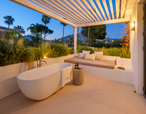 Villa en venta en Nueva Andalucia, Marbella