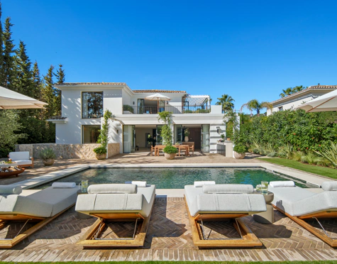 Villa en venta en Nueva Andalucia, Marbella