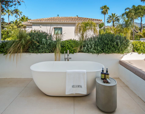 Villa en venta en Nueva Andalucia, Marbella