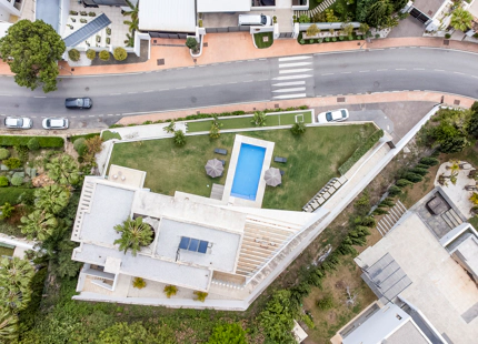 VILLA CONTEMPORÁNEA CON VISTAS IMPRESIONANTES EN LA ALQUERÍA, BENAHAVÍS