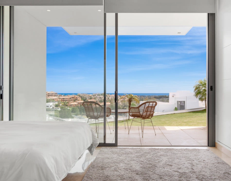 Villa for sale in La Alqueria, Benahavis