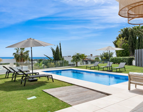 Villa for sale in La Alqueria, Benahavis