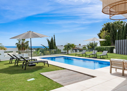 VILLA CONTEMPORÁNEA CON VISTAS IMPRESIONANTES EN LA ALQUERÍA, BENAHAVÍS