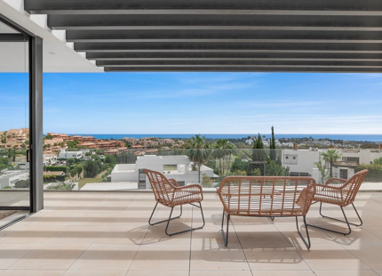 VILLA CONTEMPORÁNEA CON VISTAS IMPRESIONANTES EN LA ALQUERÍA, BENAHAVÍS