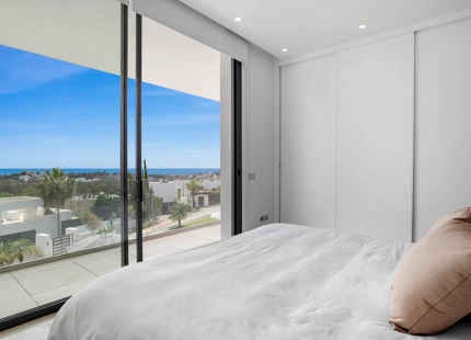 VILLA CONTEMPORÁNEA CON VISTAS IMPRESIONANTES EN LA ALQUERÍA, BENAHAVÍS