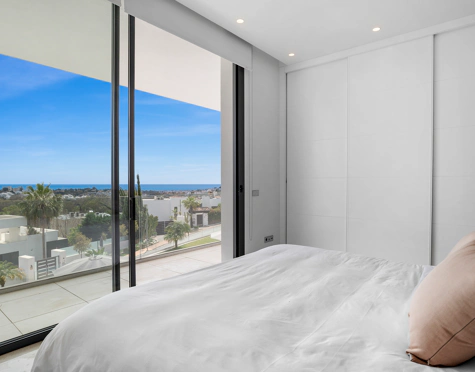 Villa for sale in La Alqueria, Benahavis