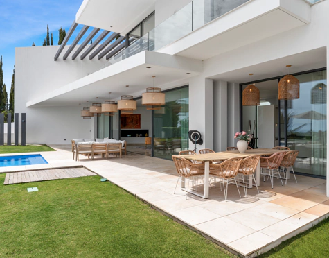 Villa for sale in La Alqueria, Benahavis