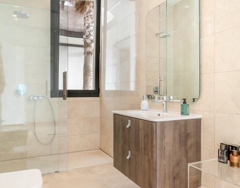 Villa for sale in La Alqueria, Benahavis