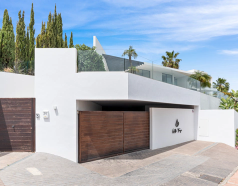 Villa for sale in La Alqueria, Benahavis