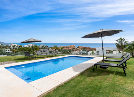 VILLA CONTEMPORÁNEA CON VISTAS IMPRESIONANTES EN LA ALQUERÍA, BENAHAVÍS