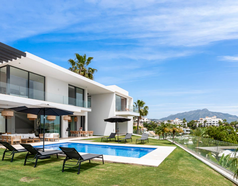 Villa for sale in La Alqueria, Benahavis