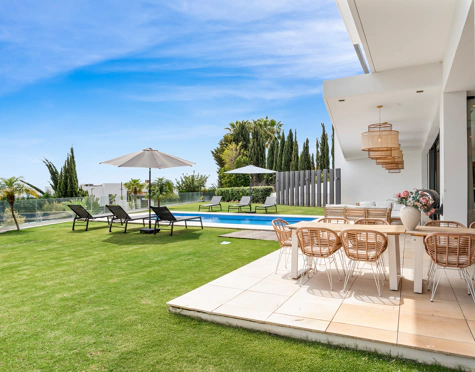 Villa for sale in La Alqueria, Benahavis