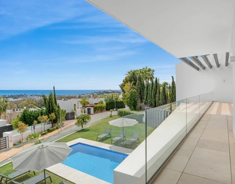 Villa for sale in La Alqueria, Benahavis
