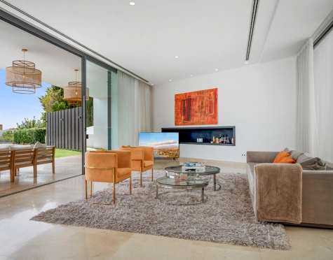 Villa for sale in La Alqueria, Benahavis