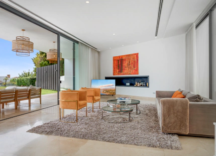 VILLA CONTEMPORÁNEA CON VISTAS IMPRESIONANTES EN LA ALQUERÍA, BENAHAVÍS