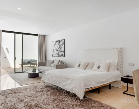 Villa for sale in La Alqueria, Benahavis