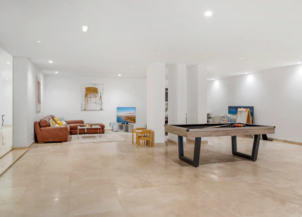 VILLA CONTEMPORÁNEA CON VISTAS IMPRESIONANTES EN LA ALQUERÍA, BENAHAVÍS