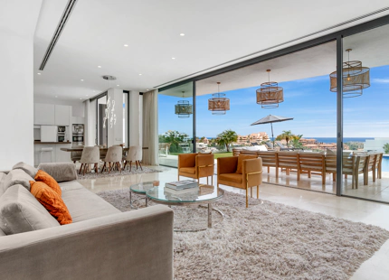 VILLA CONTEMPORÁNEA CON VISTAS IMPRESIONANTES EN LA ALQUERÍA, BENAHAVÍS