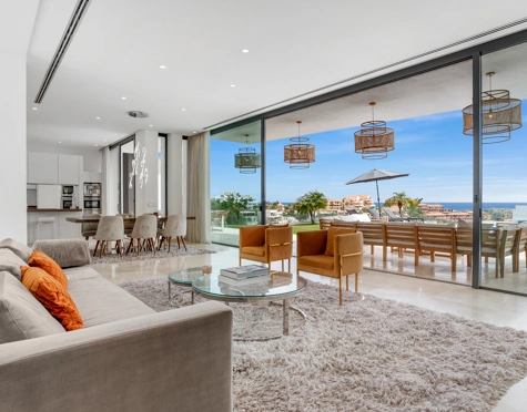Villa for sale in La Alqueria, Benahavis