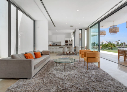 VILLA CONTEMPORÁNEA CON VISTAS IMPRESIONANTES EN LA ALQUERÍA, BENAHAVÍS