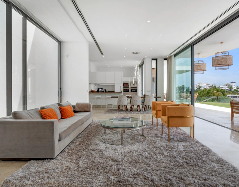 Villa for sale in La Alqueria, Benahavis