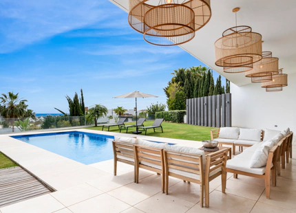 VILLA CONTEMPORÁNEA CON VISTAS IMPRESIONANTES EN LA ALQUERÍA, BENAHAVÍS