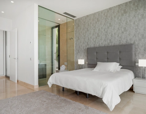 Villa for sale in La Alqueria, Benahavis