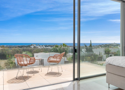 VILLA CONTEMPORÁNEA CON VISTAS IMPRESIONANTES EN LA ALQUERÍA, BENAHAVÍS