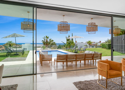 VILLA CONTEMPORÁNEA CON VISTAS IMPRESIONANTES EN LA ALQUERÍA, BENAHAVÍS