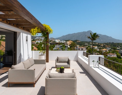 Villa en venta en El Herrojo, Benahavis