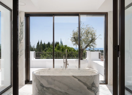 EXCEPTIONAL VILLA WITH STUNNING VIEWS AND INCREDIBLE FEATURES IN LA QUINTA, BENAHAVÍS